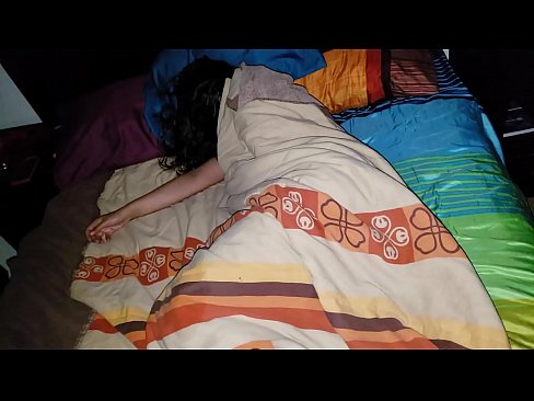 ❤️ Nevlastní syn buzeruje svou mladou nevlastní matku, zatímco ona spí. ☑ Jen porno u cs.pornpk.ru
